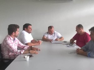 Léo Saturnino empossa secretários na Mesa Diretora da Câmara Municipal