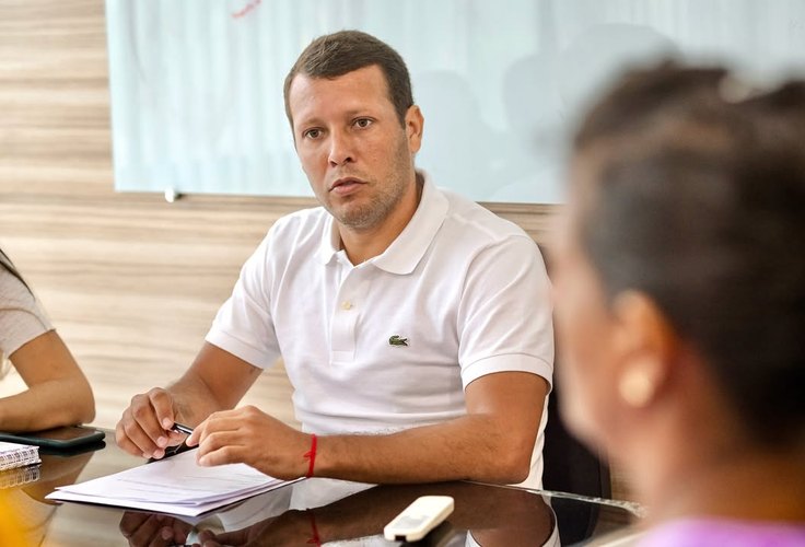 Remi Filho silencia sobre empresário preso dentro da Prefeitura de Murici suspeito de corrupção ativa