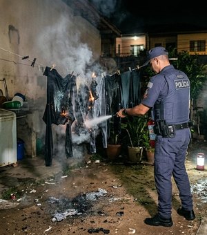 Homem invade residência, incendeia roupas da ex e é preso na parte alta de Maceió