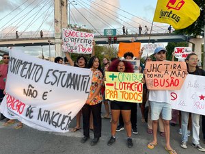 [Vídeo] Estudantes da Ufal realizam mais um protesto devido à falta de ônibus