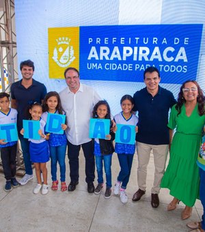 Durante inauguração de escola, Luciano Barbosa anuncia centro de acolhimento a gestantes