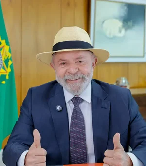 Lula faz exames de imagem da cabeça e está liberado para viagens