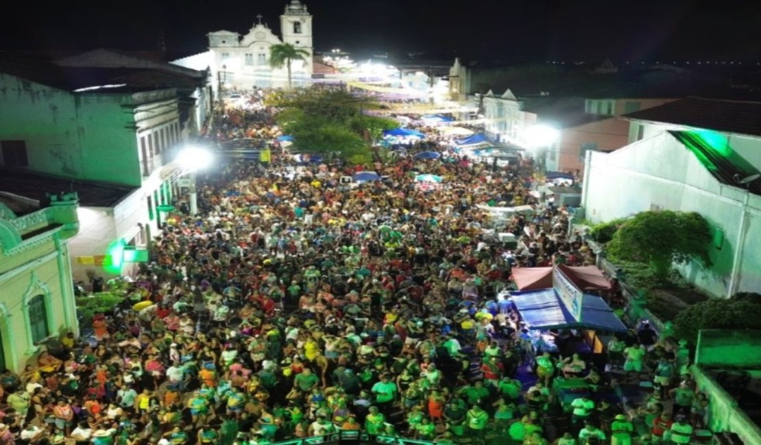 Carnaval em Penedo começa com frevo, desfiles e apresentação de orquestras