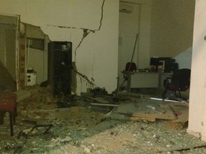 Bandidos explodem agência bancária e fazem reféns no Sertão de Alagoas