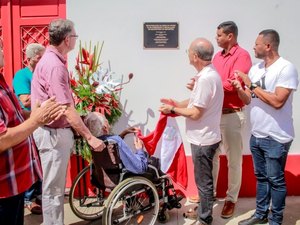 Prefeito Ronaldo Lopes inaugura sede da Secretaria de Esportes e recupera patrimônio do Sport Club Penedense