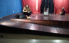 Espetáculo O Papelão é encenado no auditório da Casa da Cultura em Arapiraca
