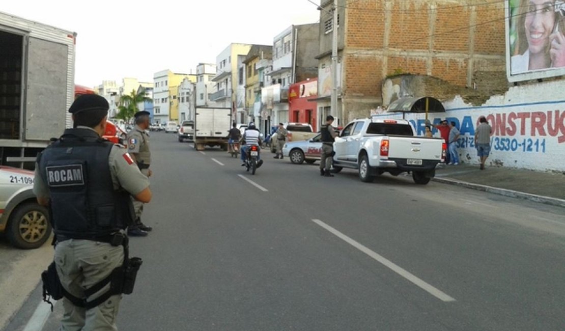 Polícias Civil e Militar alertam que divulgar blitz nas redes sociais é crime