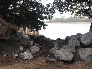 Prefeitura de Marechal inicia trabalho de contenção do mar na Barra Nova