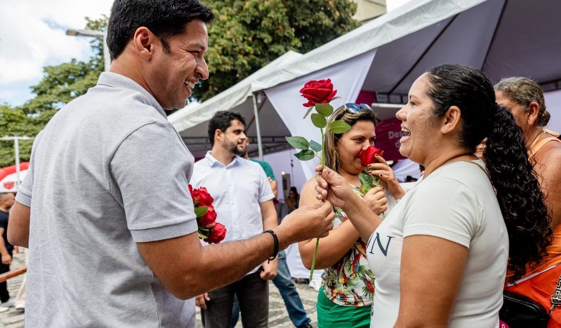 Rodrigo Cunha celebra Dia das Mães com mulheres em Arapiraca
