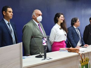 Câmara entrega comendas a pessoas e grupos que se destacaram por defesa dos Direitos Humanos