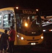 Ônibus de universitários é assaltado por bando armado na BR-101, em Messias