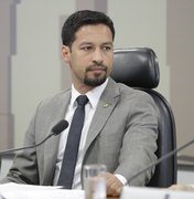 Rodrigo Cunha parte para fiscalização de obras paradas em Alagoas