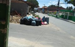 São Miguel dos Milagres: cidade turística sofre com lixo abandonado