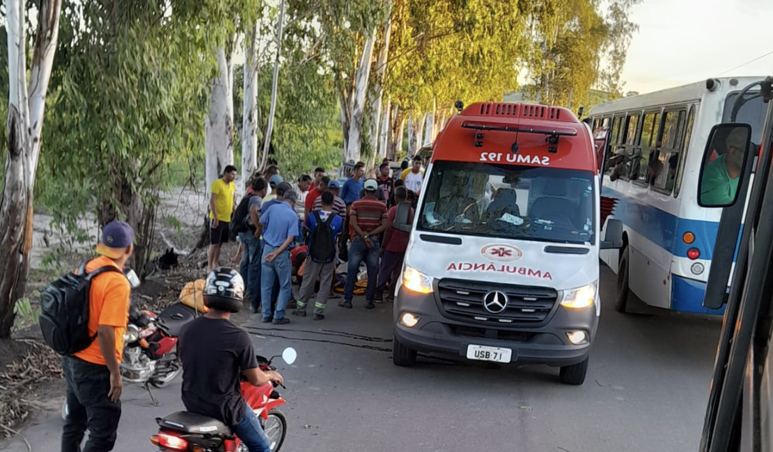 Jovem fica ferido após galho de árvore cair sobre moto em Matriz de Camaragibe