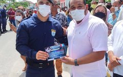 Prefeito Fernando Cavalcante entrega certificado