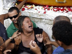 80 tiros contra família acendem o debate sobre racismo e responsabilidade do Exército