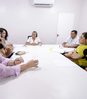 Prefeita de Palmeira discute realização do espetáculo Paixão de Cristo com a Companhia de Teatro Humanacenas