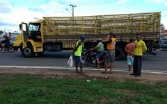 Caminhão provoca acidente em Arapiraca