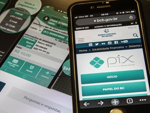 Mulher recebe Pix errado de R$ 100 mil e tem dificuldade para devolver
