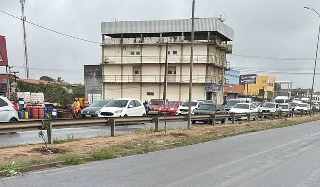 Óleo na pista provoca série de acidentes em Arapiraca