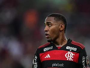 Jogador do Manchester United é oferecido ao Flamengo em troca por Lorran, diz portal