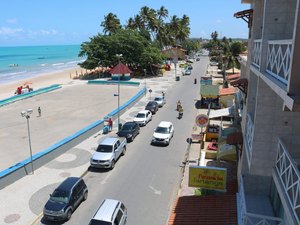 Prefeitura proíbe estacionamento de ônibus e vans na Orla de Maragogi