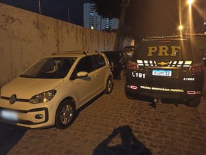 PRF prende mulher por receptação de veículo