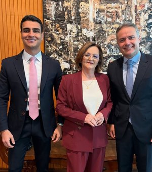 Renan Filho posa ao lado de JHC e parabeniza Marluce Caldas pela indicação ao STJ