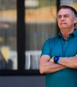 Bolsonaro volta a centro cirúrgico para tratamento de soluços, diz Michelle