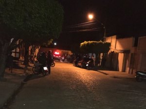 Tentativa de assalto termina com mulher ferida e criminosos baleados