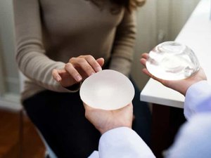 Fabricante anuncia recall mundial de implantes de silicone