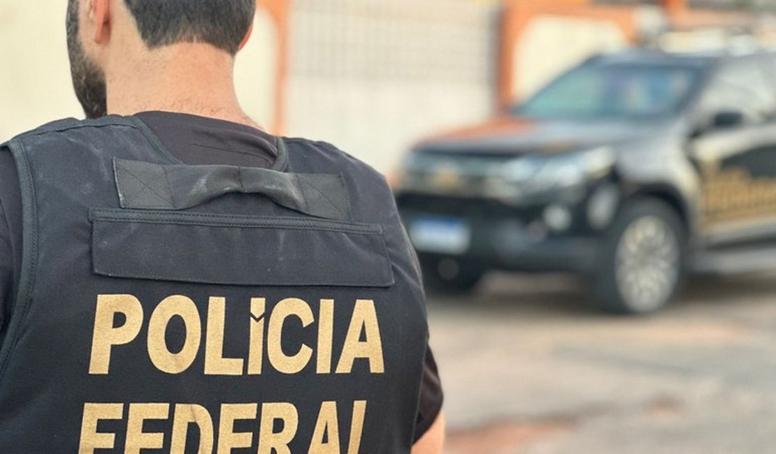 Polícia Federal cumpre mandado em Maceió contra acusado de fraude bancária