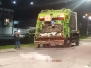 [Vídeo] Gari morre atropelado por caminhão de lixo no bairro do Poço