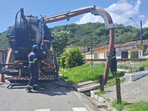 Mutirão de limpeza desobstrui drenagem e reduz risco de alagamentos em Fernão Velho