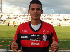 Após boa fase no Murici, atacante Tarcísio chega ao Campinense para jogar a Série D