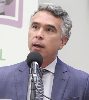 Rafael Brito se posiciona contra proposta que diminui os recursos da Educação no Brasil