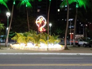 Painel na orla de Ponta Verde vira símbolo de fé contra a Covid-19