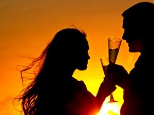 Casais que bebem juntos têm relacionamento mais duradouro, afirma pesquisa