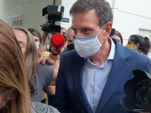 Crivella deixa prisão domiciliar para acompanhar enterro da mãe