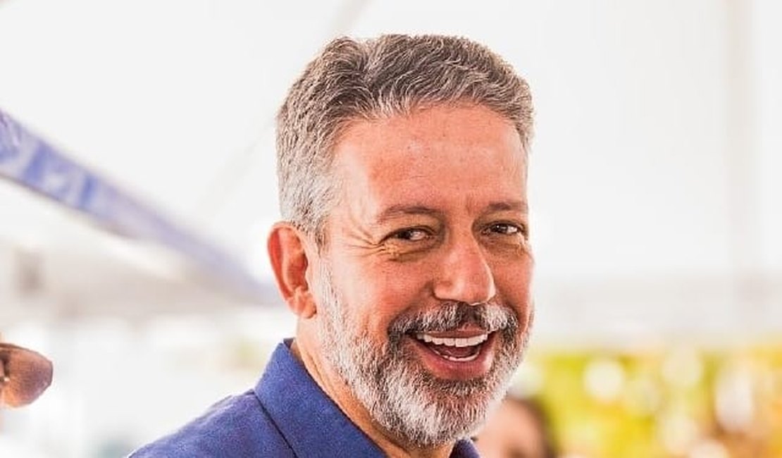 Com apoio de mais de 80 prefeitos, Arthur Lira larga na frente e consolida favoritismo ao Senado