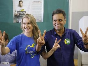 Confusão e vidro quebrado marcam votação de Aécio