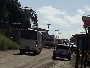 Moradores bloqueiam rodovia AL 101 Norte em Maragogi