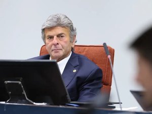 Fux diverge de Moraes e diz que faltam provas de tentativa de fuga de Bolsonaro