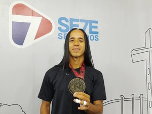 [Vídeo] Arapiraquense Kleyton Pinheiro torna-se campeão mundial de Karatê