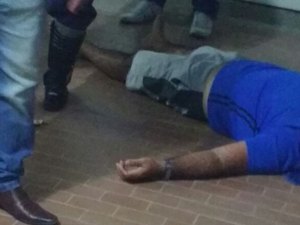 Guarda municipal passa mal após ser preso por porte ilegal de arma de fogo