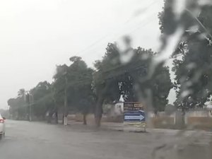 Após fortes chuvas, bairros da cidade de Rio Largo ficam debaixo d'água