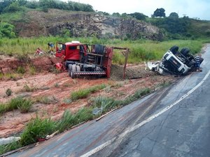 PRF registra tombamento seguido de colisão na BR-101, em São Miguel dos Campos