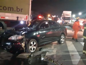 Colisão entre carro e caminhão deixa vítima presa às ferragens em Rio Largo