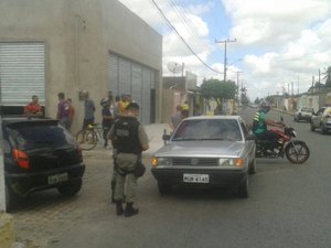 Colisão entre dois carros gera confusão em Arapiraca