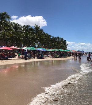 Durante feriado, praias de Maceió registram pessoas sem máscaras e desrespeito ao distanciamento
